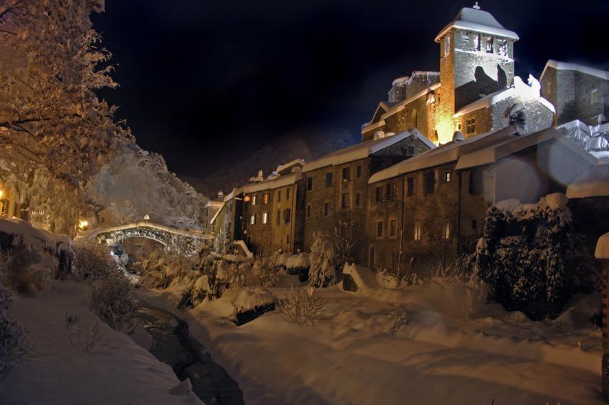 Hotel Restaurant Le Relays Du Chasteau - Logis Hotel Brousse-le-Chateau Exterior photo